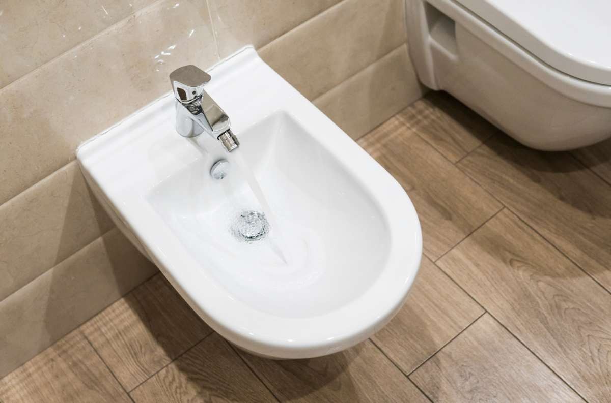 como desatascar un bidet de bano